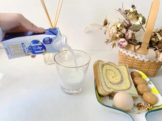 喝牛奶的好处以及正确时间你get了吗