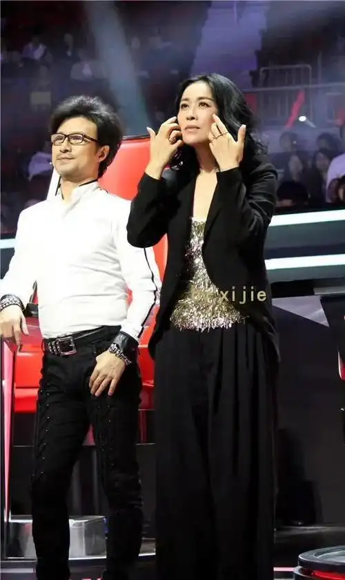 天后那英录综艺气场强大时髦年轻57似37岁有一颗喜欢娱乐的心