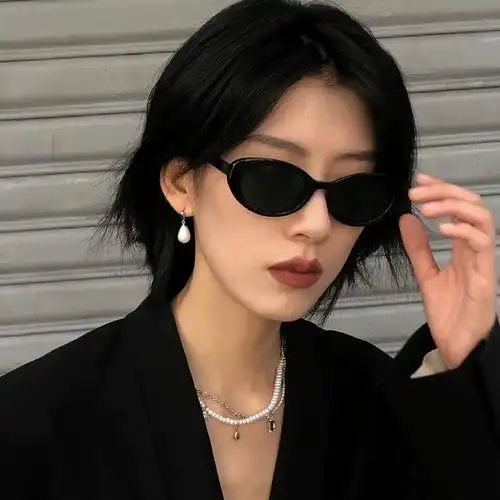 椭圆形小框墨镜女冬高级感网红复古眼镜潮酷科技感配饰窄框太阳镜