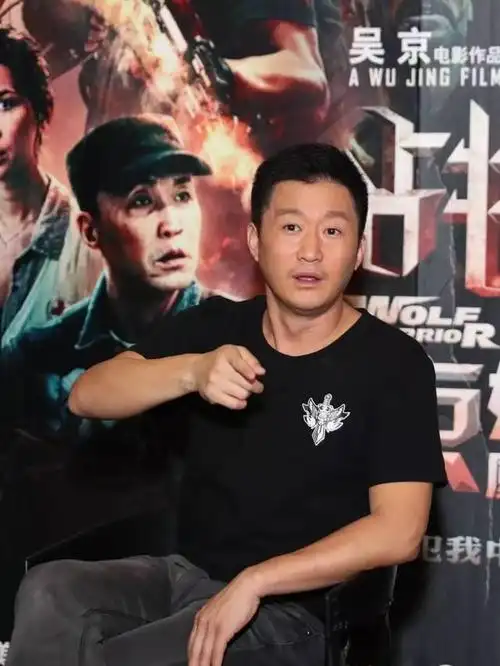 49岁吴京现身福建厦门拒绝保安护送态度强硬毫不担心人身安全