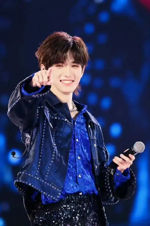 宋亚轩重庆楼间楼演唱会 - 高清图片,堆糖,美图壁纸兴趣社区