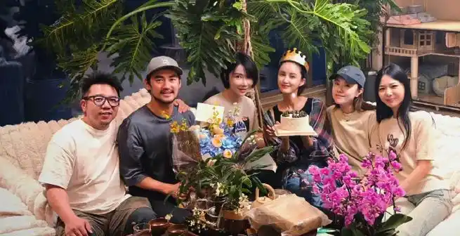 张歆艺送袁弘结婚纪念日礼物