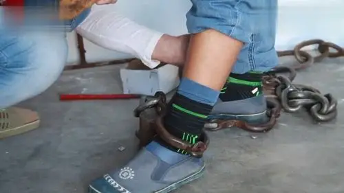 死镣铐是怎么去掉的,演员也不容易(模特演员试镜)真