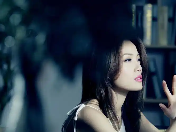 "容祖儿《东京人寿》:"随意浪费着美景,才是对它不敬.