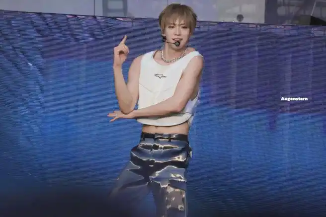 余景天tony超话  240602   香港waterbomb音乐节90  你创造粉色波光