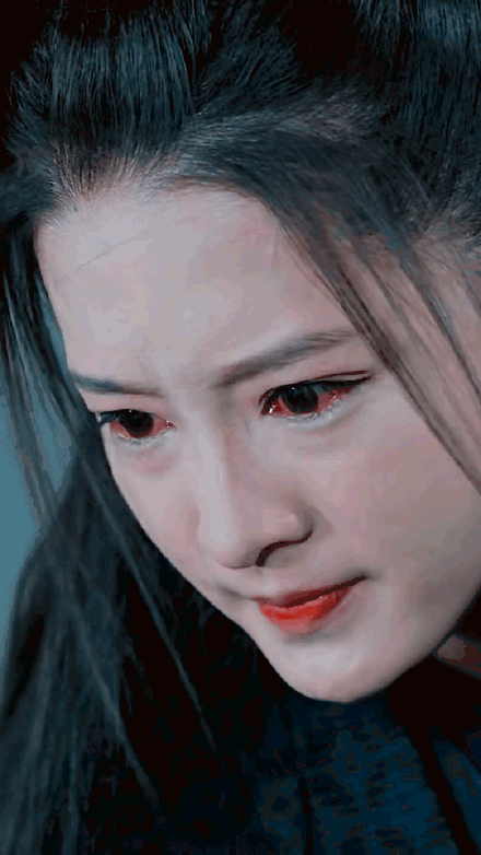 话说,李沁在《狼殿下》中有个镜头,眼睛充血,疑似高原反应,马摘星红