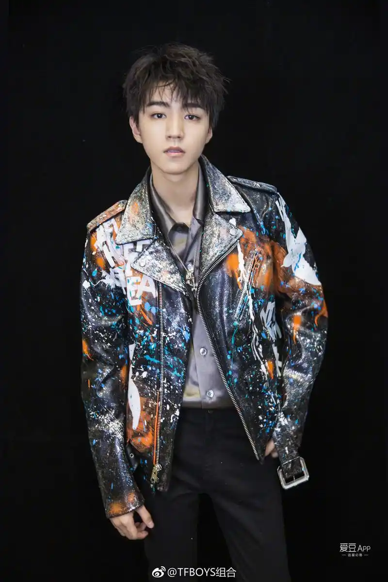 [消息]王俊凯2018年度汇总,时代榜样手可摘星辰