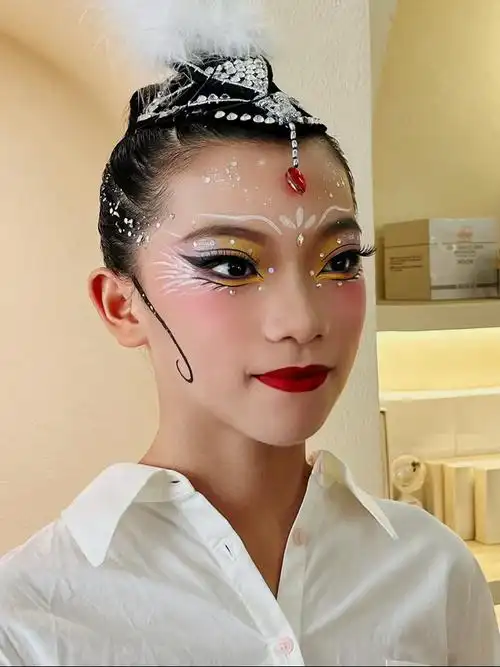 鸣的舞台妆妆容这是独舞妆儿童舞台妆