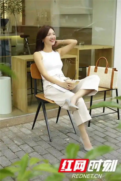 傅晶夏日写真曝光优雅随性魅力值up