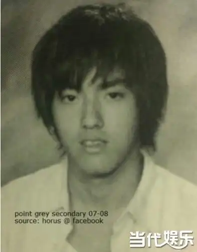 吴亦凡军装帅出天际 早年中学照遭曝光堪称地包天疑整容