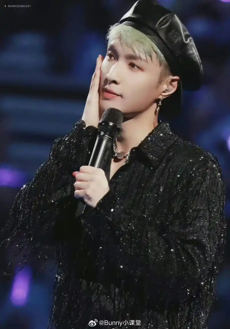 鹿晗,张艺兴演唱会上的贝雷帽造型,梦回exo