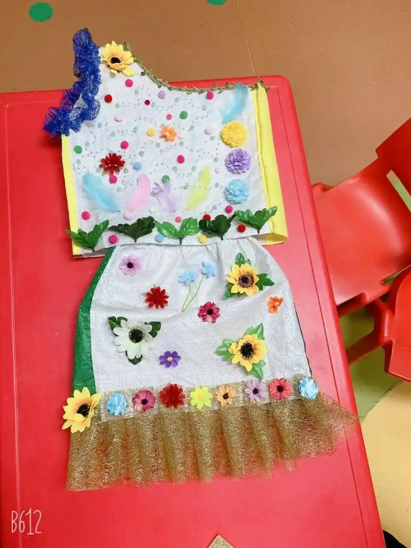 幼儿园环保材料手工衣服 编织袋自制走秀衣服