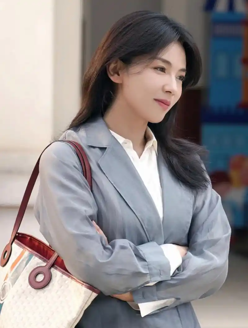 刘涛的长相真的很温婉可人,贤妻良母又国泰民安,她长的好有亲和力,真