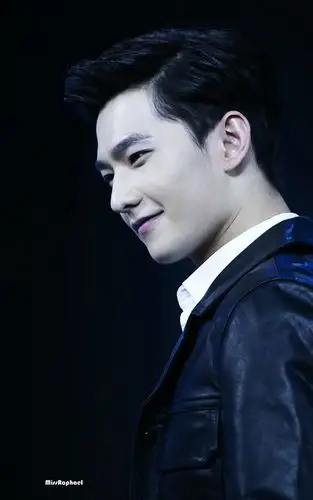 杨洋 最是那一低头的温柔……图源见水印