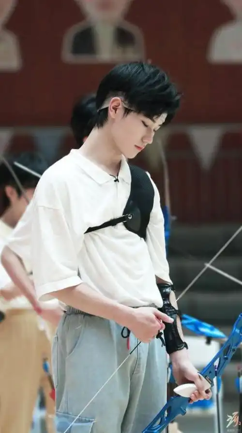 时代少年团—贺峻霖 @tf家族—陈泗旭 @时代少年团—张真源 (看看就