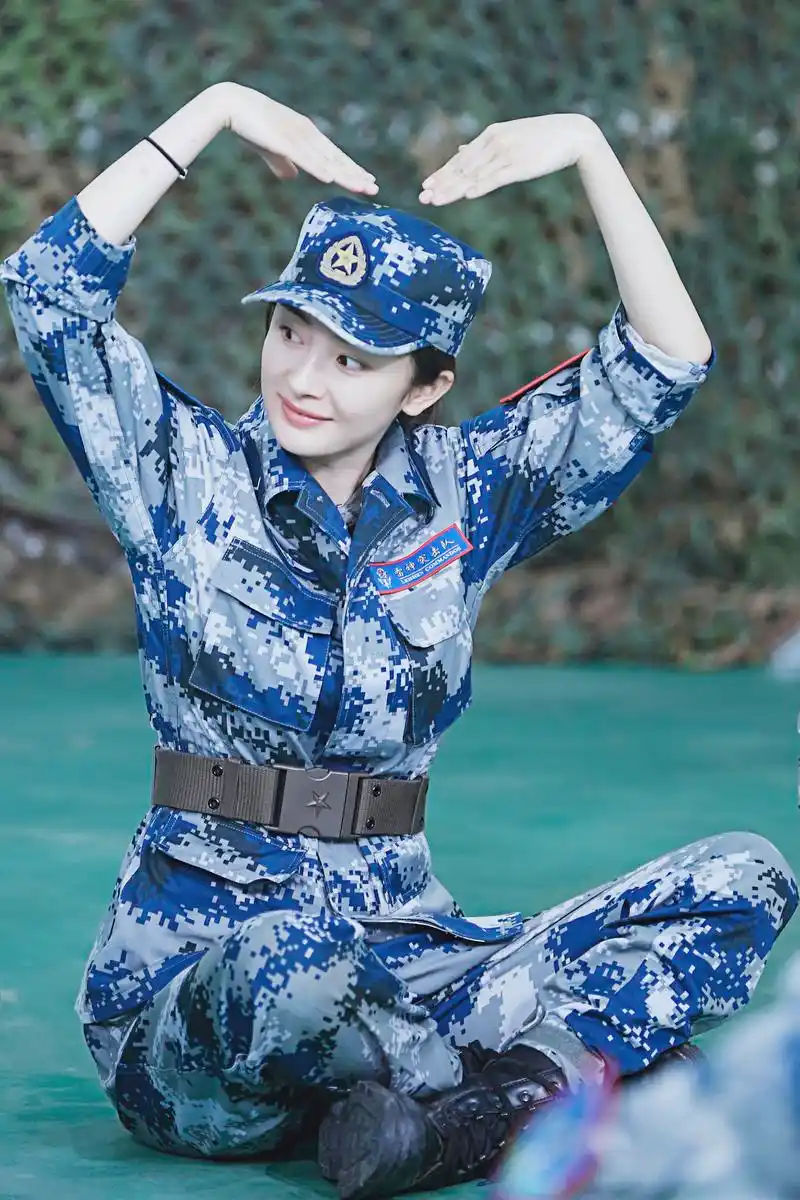 ym ym 杨幂 分享一组真正男子汉里的幂幂给大家～  阿幂幂真是一个又