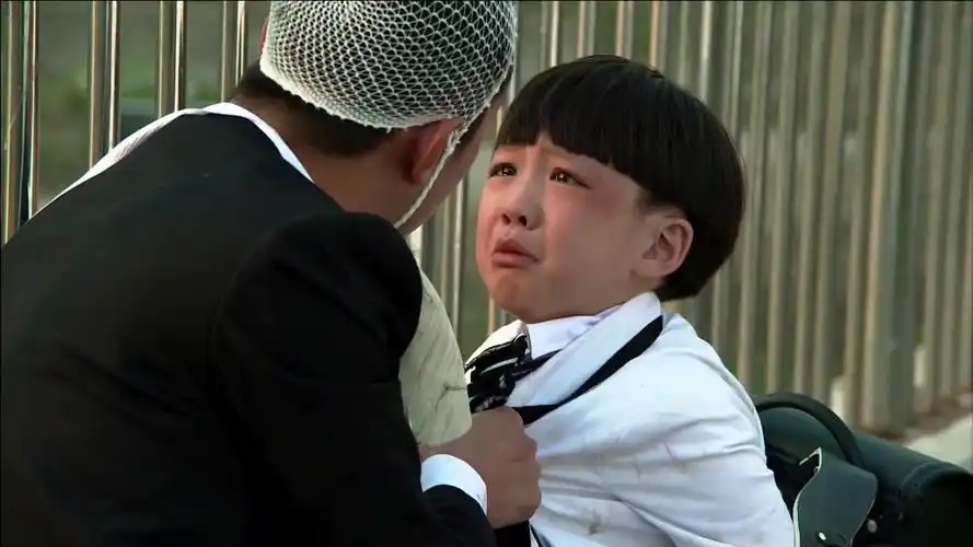 小爸爸:于果让夏天闭嘴威胁丢他下河,夏天哭着也说你是超级英雄