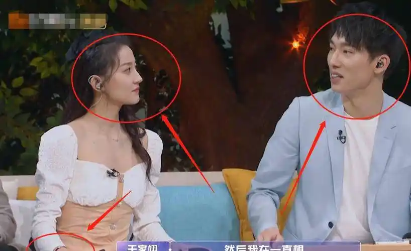 张豆豆于家翊终于在一起了,二人现身观察室,同戴情侣手链太甜了_节目