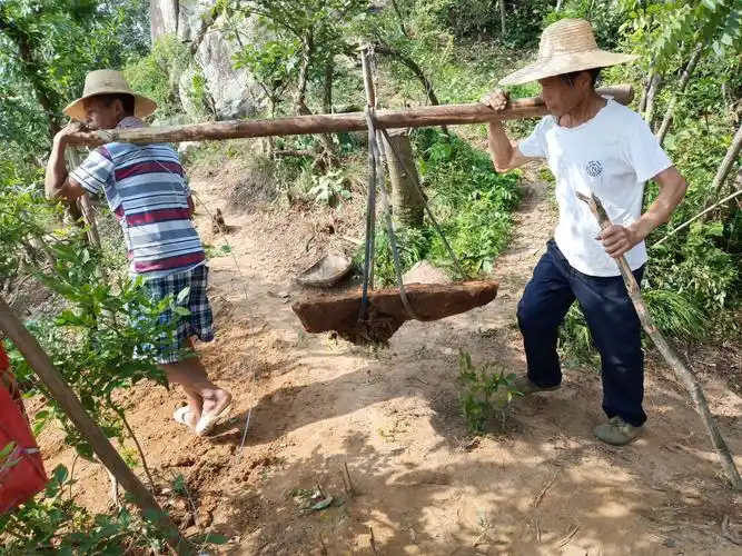 两个人抬,不果重