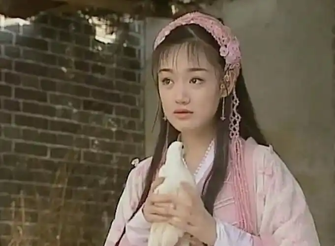 你们觉得薛佳凝适合古装扮相吗