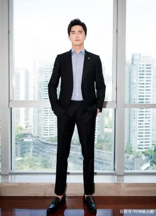 下面我们来看一看身高超过185的男明星,谁穿西装更帅气?