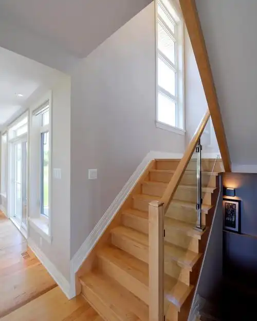 原木质简洁楼梯装修效果图