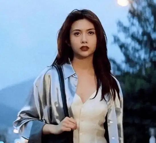 性感女神"邱淑贞:王晶的独宠背后,她为何选择了沈嘉伟?