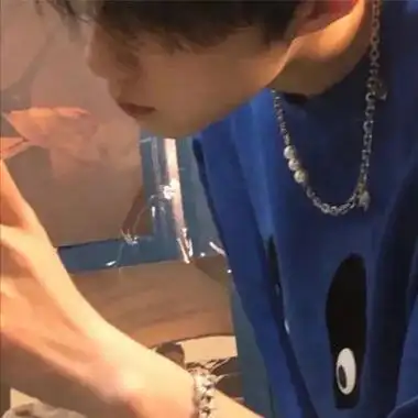 男生头像高冷成熟超酷勇于挑战荒谬是少年永远的信条