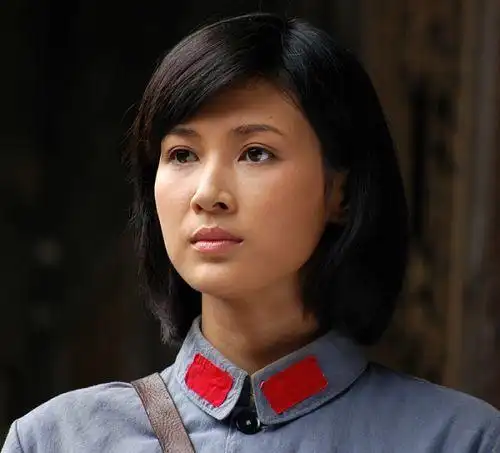 网友点评娱乐圈中十大军装美女明星