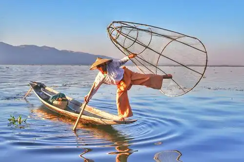 湖面的芭蕾-茵莱湖传统捕鱼表演