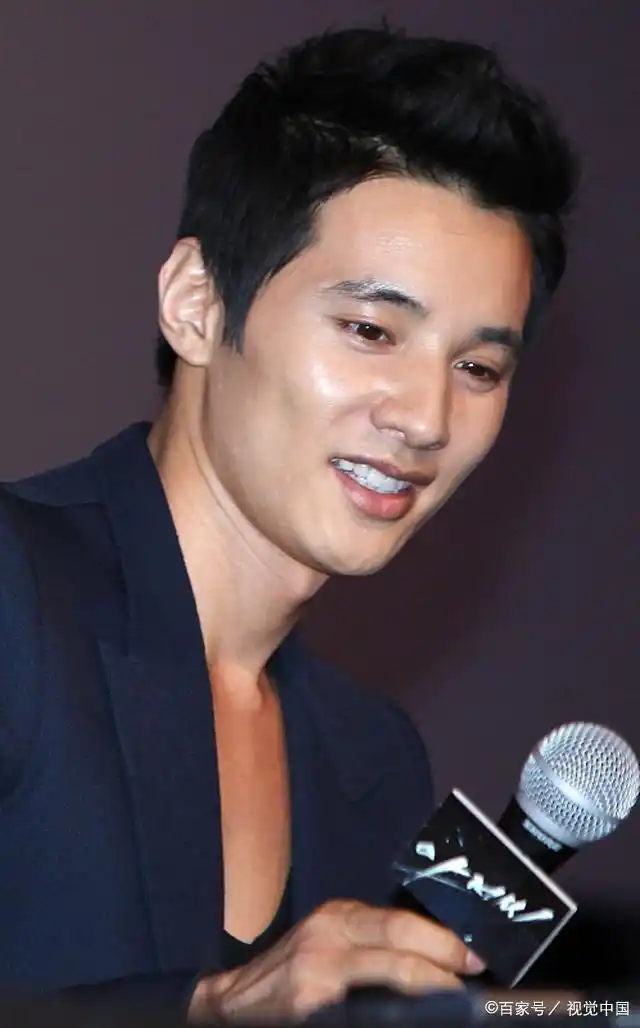 韩国影星元斌,有着像雕塑一样的外貌和性感的嗓音,非常有魅力!