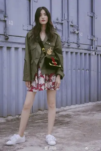 大表姐刘雯私服街拍尽显超模魅力