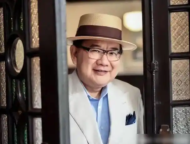 曹可凡:从"第一主持人"到声名狼籍,人狂自有天收!