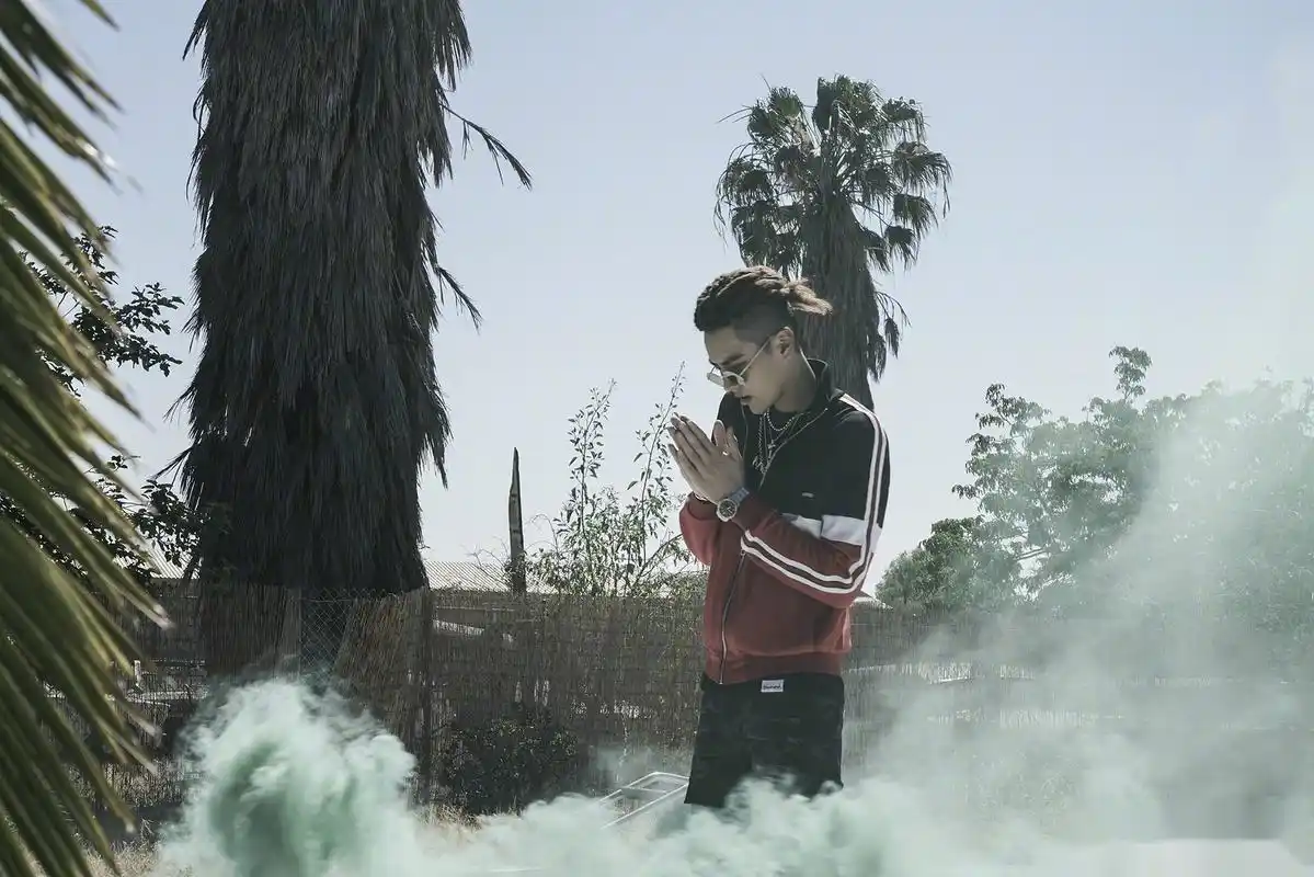 吴亦凡脏辫造型酷炫炸天!鹅觉得非常ok!