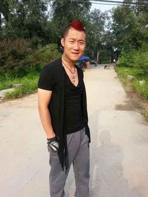 p data-id="tql5wkhxi9cm">高峰,中国内地男演员,毕业于 span class=