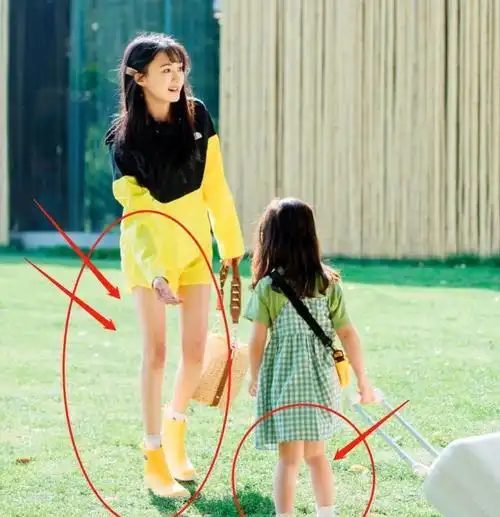 难过大家都说郑爽太瘦当她跟孩子们玩耍这腿是认真的吗