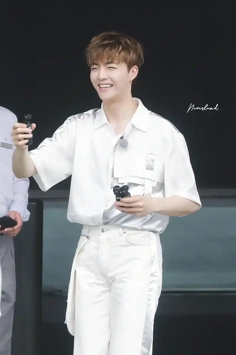 "哈哈哈哈哈好可爱的一件事!太高了啦!"#陈立农 #我的神仙 - 抖音