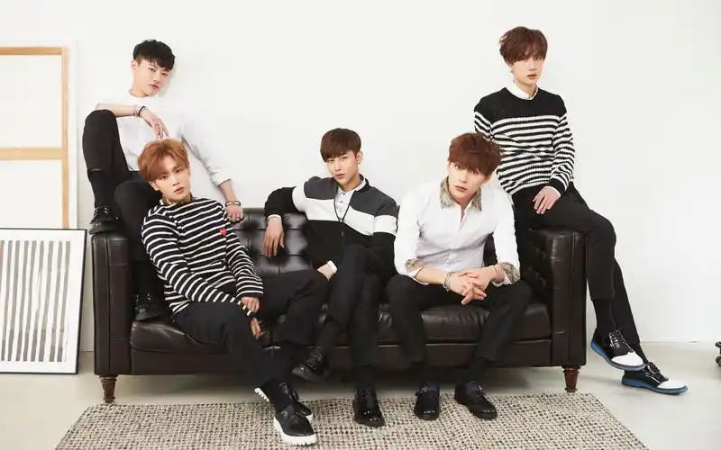 【boom站整理】【uniq补档】 10 different colors of uniq合集11p