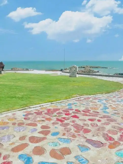 接下来国内旅游天花板,"红瓦绿树,碧海蓝天",都是它美丽的风景,这座