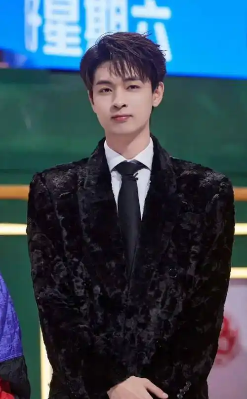 秦霄贤去海天盛筵?王一博得脏病?金晨背刺白敬亭?胡夏暗恋人设崩了?