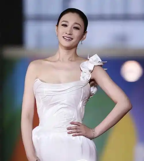 李小冉39岁嫁男闺蜜,5个亿随便花,如今过得咋样?_事业_婚姻_感情