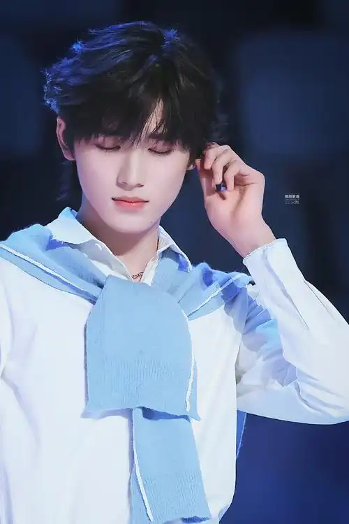 宋亚轩宋亚轩美图宋亚轩帅照宋亚轩壁纸