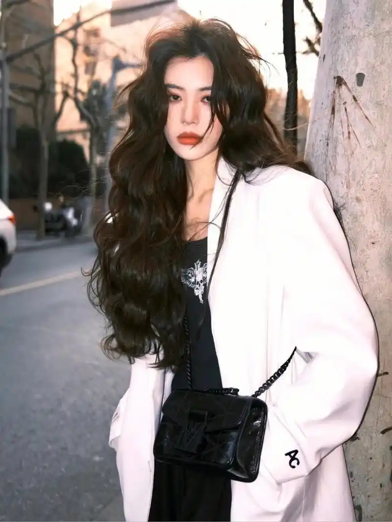 秋冬烫发首选的复古发型～长发这烫也太好看了8～小中长发女生 - 抖音