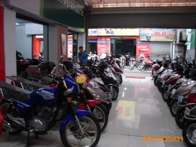 隆鑫摩托专卖店