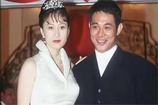 一部电影,揭示了70岁成龙的实际状况,网友:都是应得的!