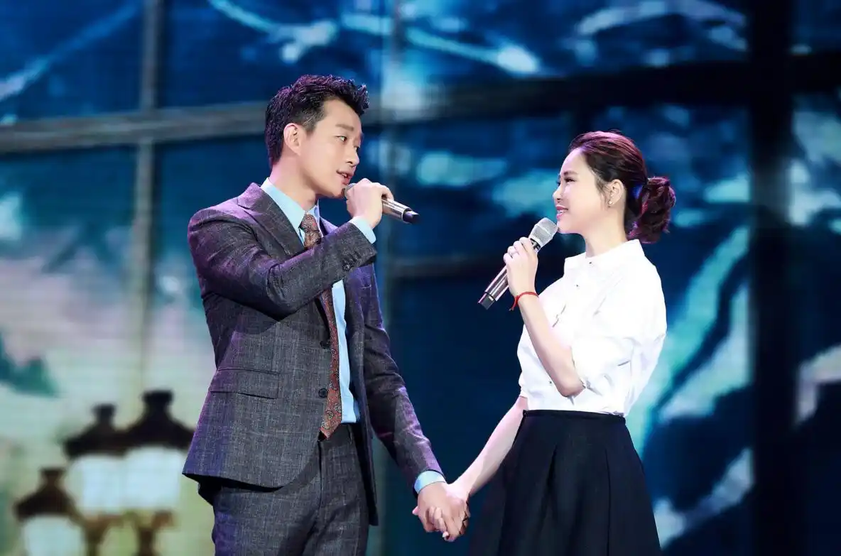 成名后娶自己的老师,结婚11年零绯闻,真的很有福分