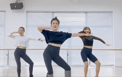 2020-08-18 18:21:30 8月17日,孙莉在个人社交平台晒出了一段跳舞视频