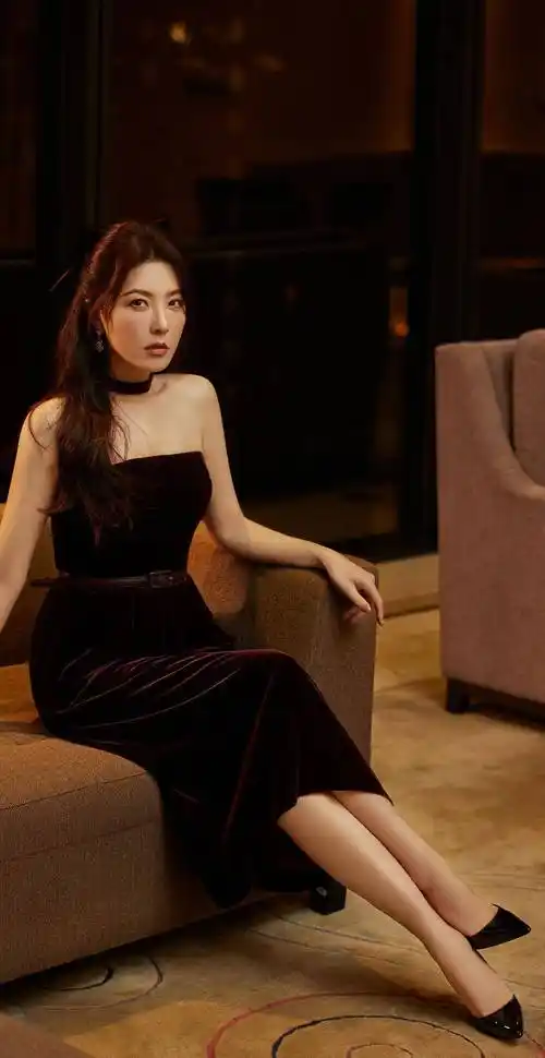 曾黎深茄子紫色抹胸礼服写真尽显东方优雅之美!_魅力_家庭娱乐_长相