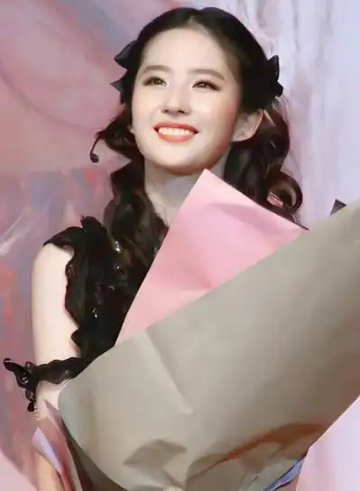 刘亦菲曾遭韩国女生校园霸凌,呼吁勇敢反抗