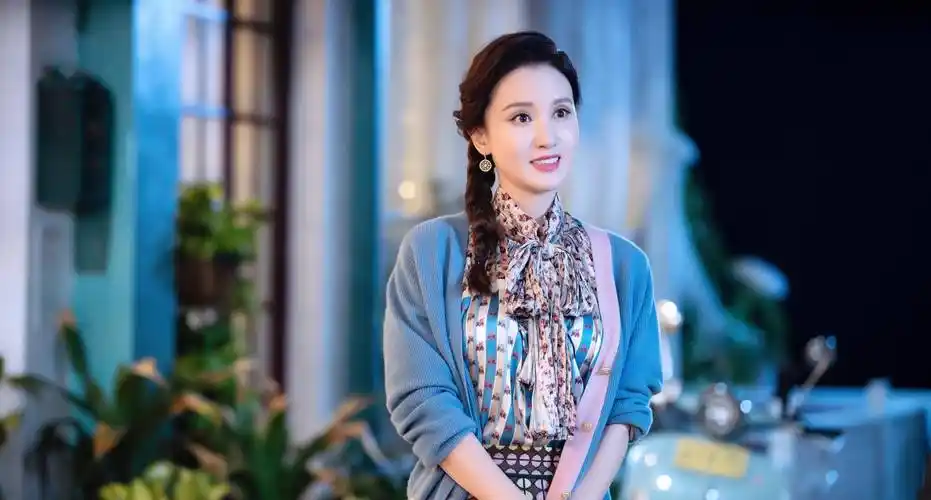 可众所周知,女演员随着年龄增长,戏路也会有很多的限制,于是张萌就有